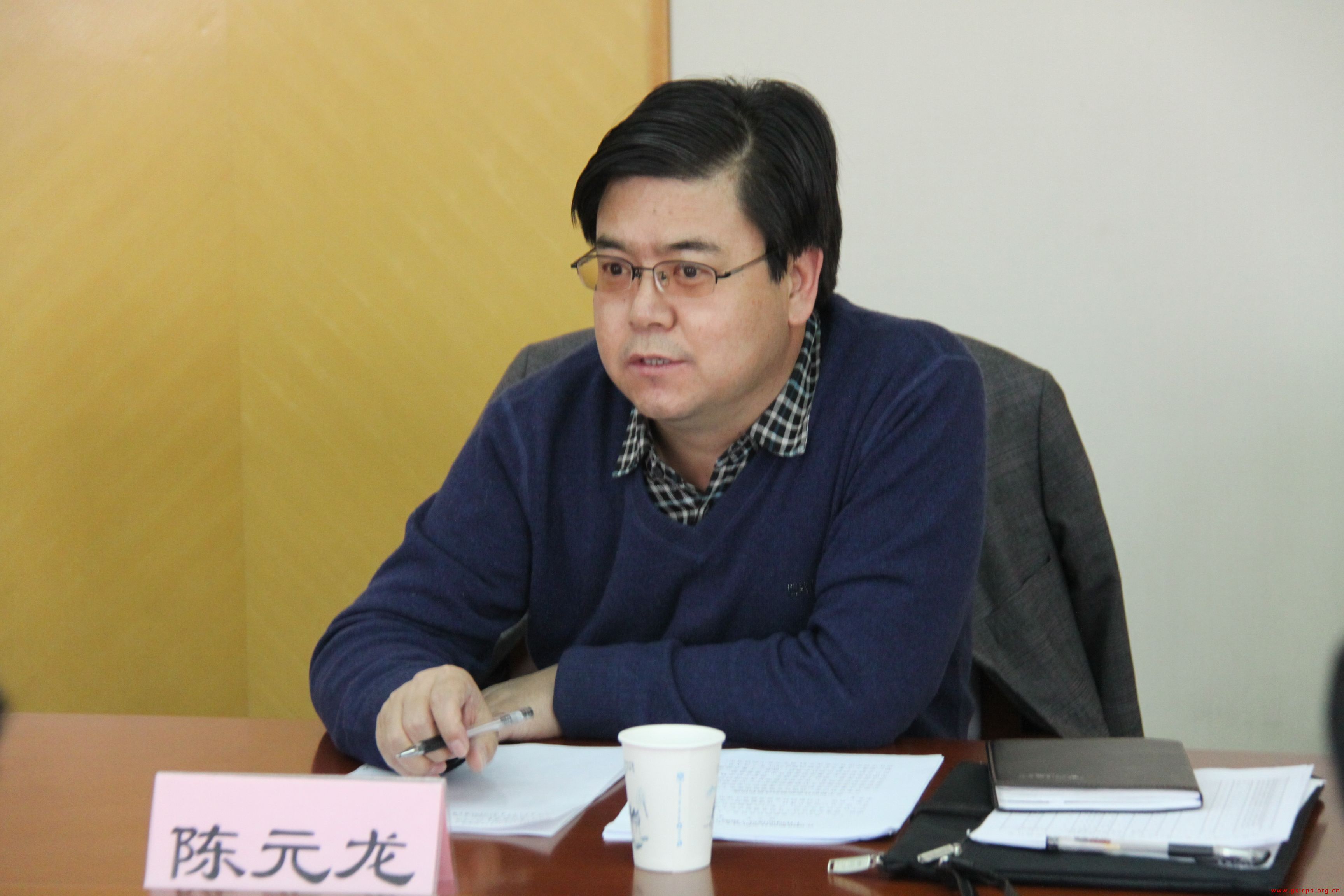 2.省委统战部陈元龙副部长在座谈会上做重要讲话.JPG